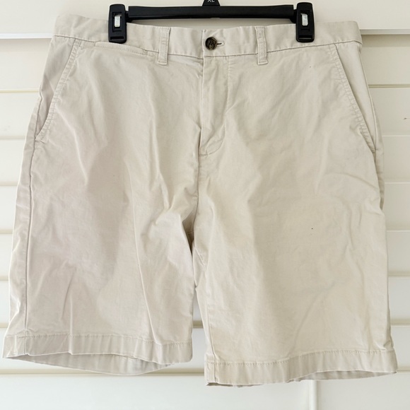 Tommy Hilfiger Tan Flat Front Shorts Versatile Style